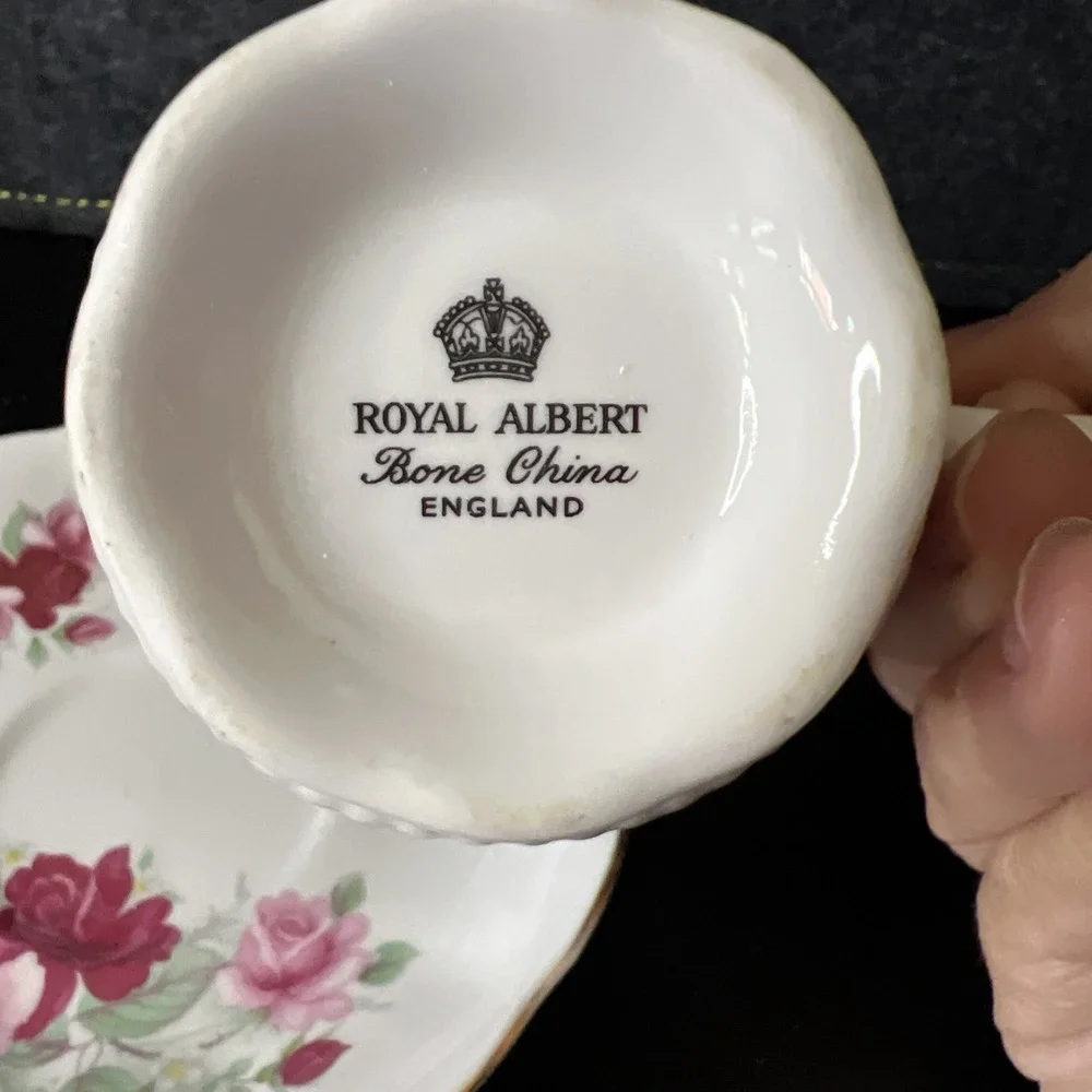 Royal Albert Bone China Pink Roses Chelsea Shape Footed Tea Cup Saucer Gold Trim